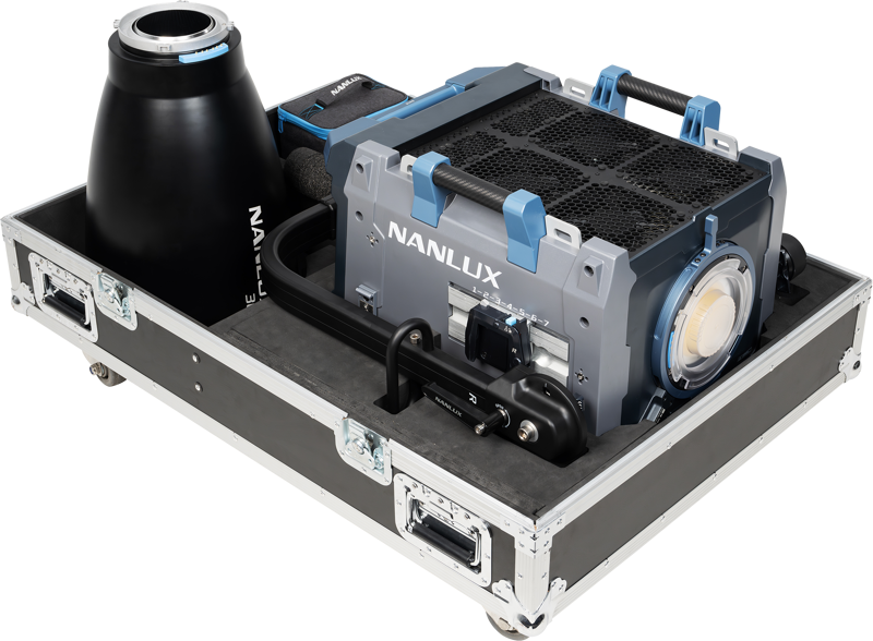 NANLUX EVOKE 5000B SPOT LIGHT IN FLIGHT CASE WITH 30° REFLECTOR