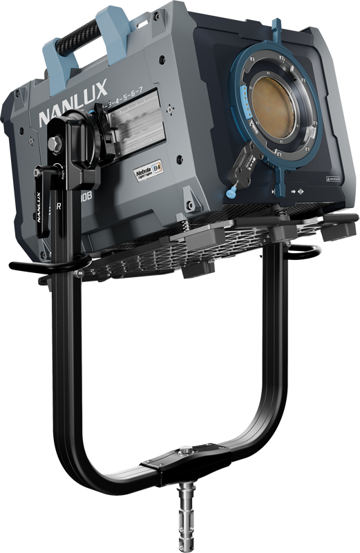 NANLUX EVOKE 5000B SPOT LIGHT IN FLIGHT CASE WITH 30° REFLECTOR